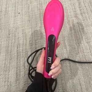 Pyt straightening brush